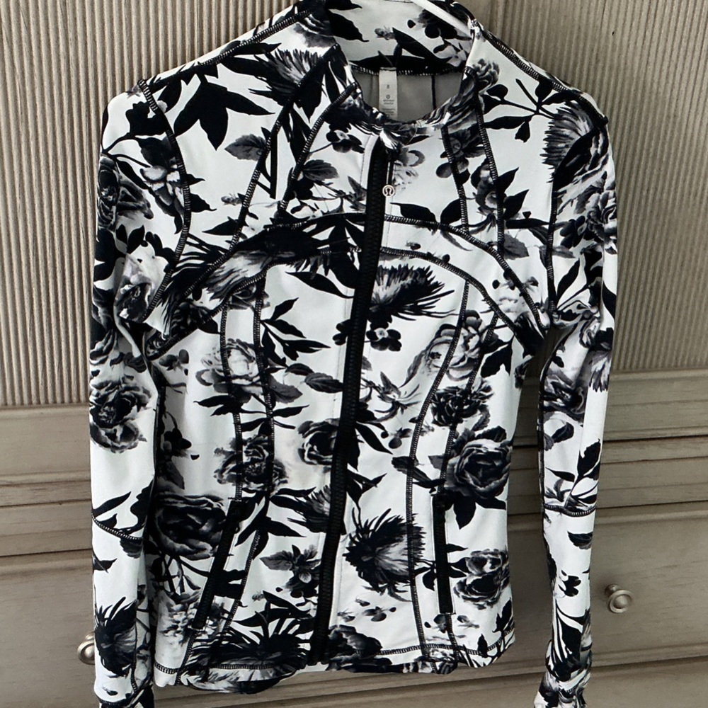 lululemon athletica Black & White Floral Zip define jacket - Picture 2 of 5
